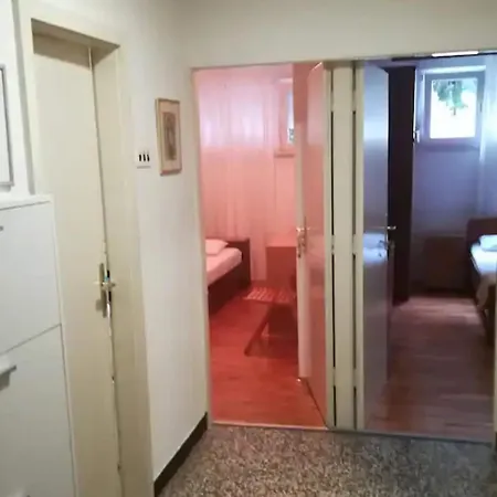 Friendly Well Located Family - Two Bedroom Split