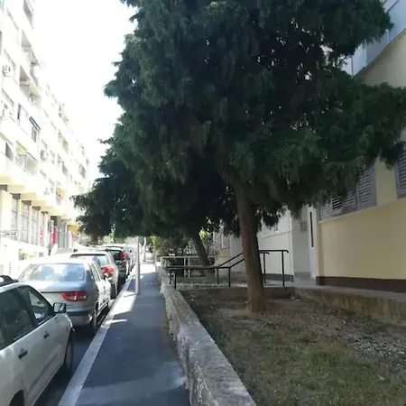 Friendly Well Located Family - Two Bedroom Split