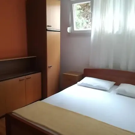 Friendly Well Located Family - Two Bedroom *