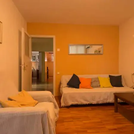 Friendly Well Located Family - Two Bedroom