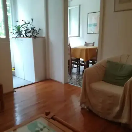 Apartment Friendly Well Located Family - Two Bedroom Split
